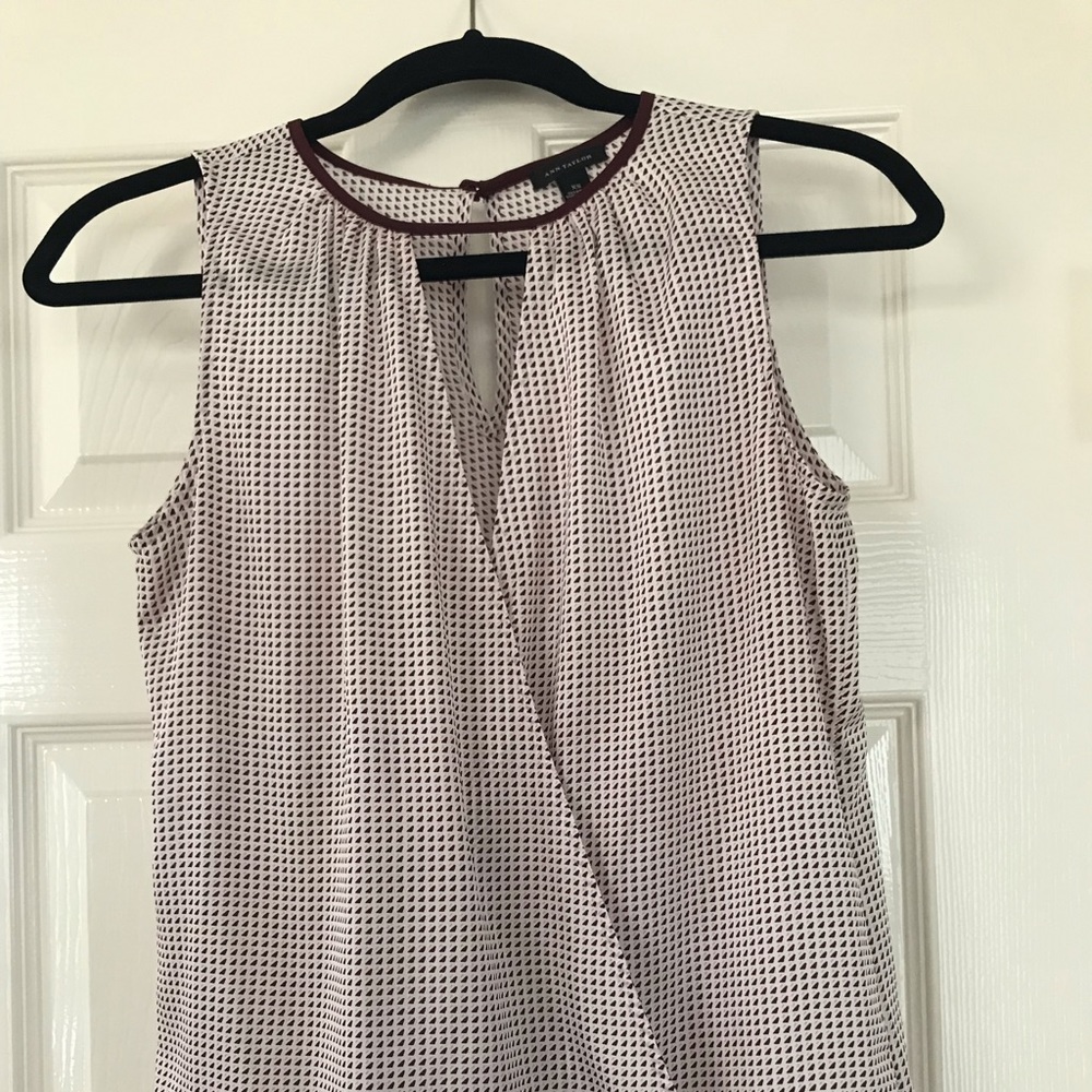 Ann Taylor XS shell in cream & cranberry